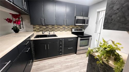 apt-b103-7610 Stirling Rd, Hollywood, FL, 33024-8421 | Card Image