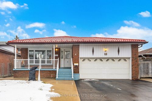 4 Manorcrest St, Brampton, ON, L6S2W9 | Card Image