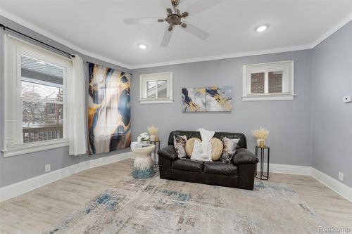 4411 Iroquois St, Detroit, MI, 48214-1221 | Card Image