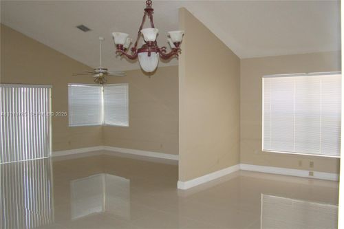 0-2784 Oakleigh Ln, Davie, FL, 33328-6950 | Card Image