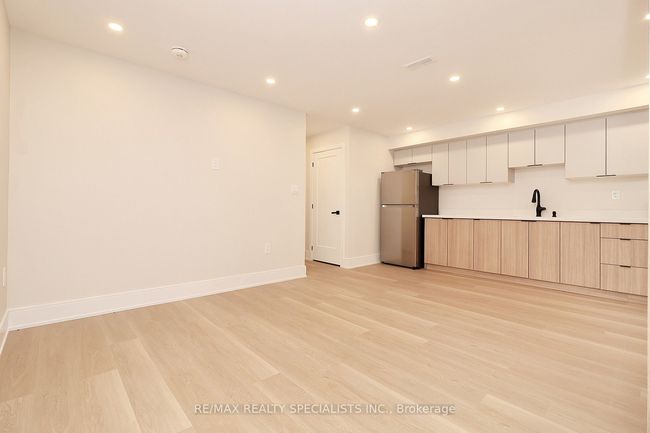 1048 Roosevelt Rd, House attached with 5 bedrooms, 6 bathrooms and 2 parking in Mississauga ON | Image 42