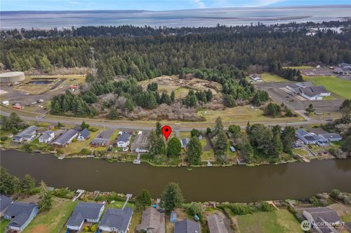 205 Canal Dr Se, Ocean Shores, WA, 98569-9797 | Card Image