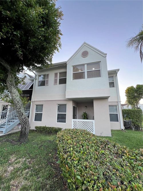 h-19-17500 Nw 67th Ct, Hialeah, FL, 33015 | Card Image