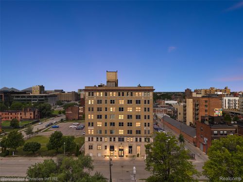 710-2915 John R St, Detroit, MI, 48201-2913 | Card Image