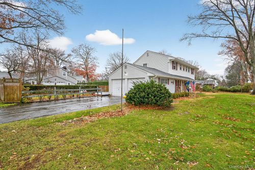 1 Tracy Dr, Huntington, NY, 11743-1965 | Card Image