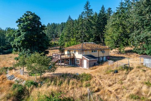 684 Bluff Rd E, Galiano Island, BC, V0N1P0 | Card Image