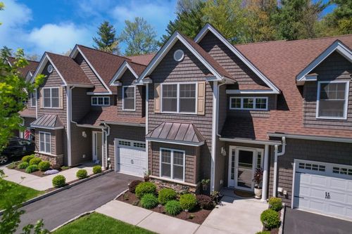 803 Macintosh Way, Matamoras, PA, 18336-2513 | Card Image