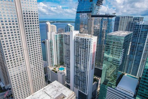 ph5-340 Se 3rd St, Miami, FL, 33131-1728 | Card Image