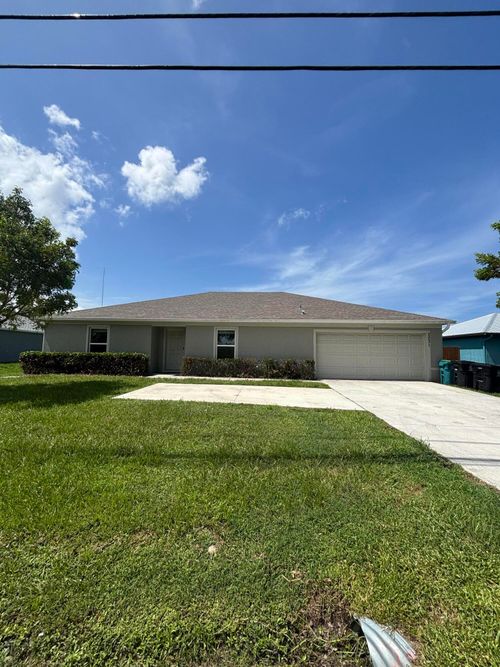2231 Se Mariposa Ave, Port St. Lucie, FL, 34952-7402 | Card Image
