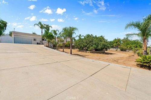 9550 52nd St, Riverside, CA, 92509-3700 | Card Image