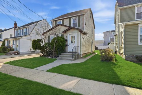 160 Broad St, Williston Park, NY, 11596-1348 | Card Image