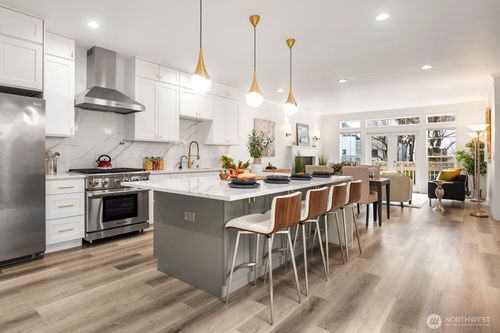 11870 Se 5th St, Bellevue, WA, 98005-3511 | Card Image