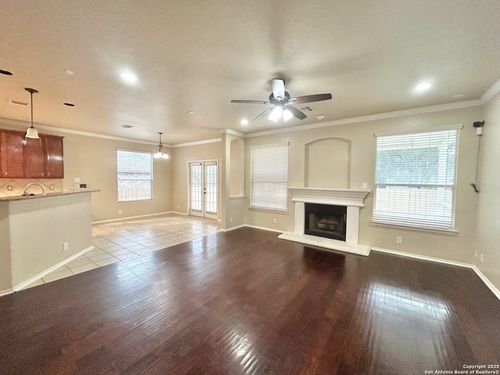 545 Triple Crown, Schertz, TX, 78108-2279 | Card Image