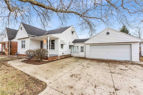 2813 Ingleside Drive, Parma, OH, 44134 | Card Image