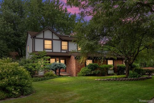 2937 Waterloo Dr, Troy, MI, 48084-2683 | Card Image