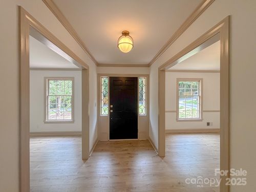 771 9th St Nw, Hickory, NC, 28601-3529 | Card Image