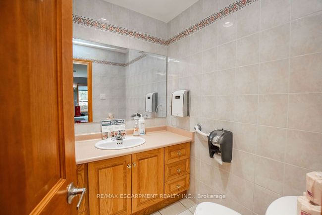 144 Wilson St E, Home with 0 bedrooms, 4 bathrooms and 24 parking in Ancaster ON | Image 16