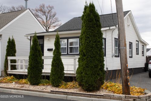 814 5th St, Union Beach, NJ, 07735-2826 | Card Image