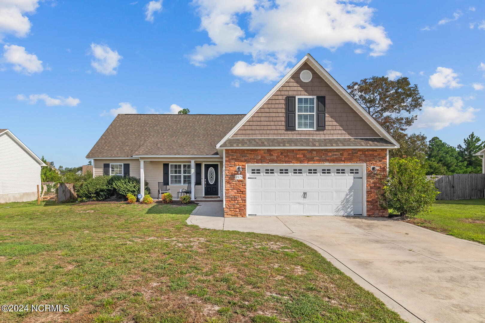 Rowland Dr, Richlands, NC 28574