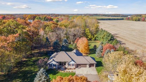 582 Country Oaks Ln, River Falls, WI, 54022-8154 | Card Image