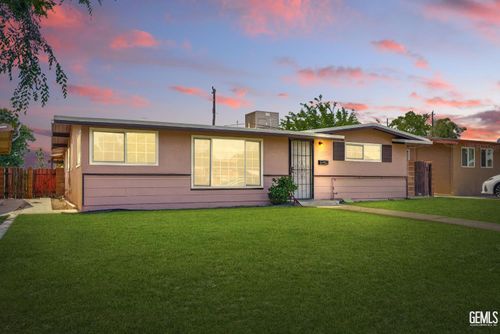 2804 Haley St, Bakersfield, CA, 93305-2114 | Card Image