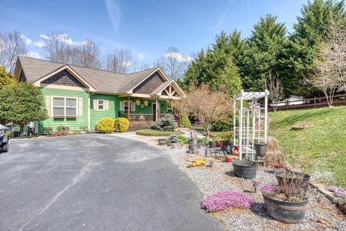 2561 Dune Rd, Hiawassee, GA, 30546-4004 | Card Image