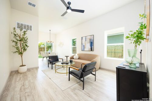 326 Cactus St, San Antonio, TX, 78203-1510 | Card Image