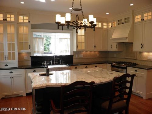 1 Field Rd, Cos Cob, CT, 06807-2302 | Card Image