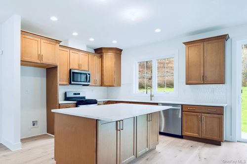 4044 Chestnut Ridge Rd, Fishkill, NY, 12524-4997 | Card Image