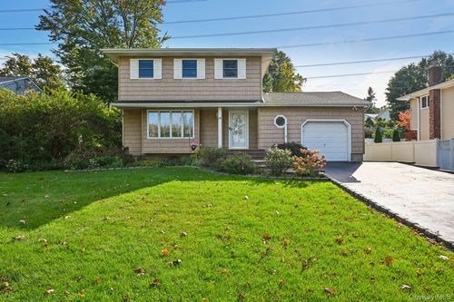 26 Falcon Dr, Smithtown, NY, 11788-1203 | Card Image