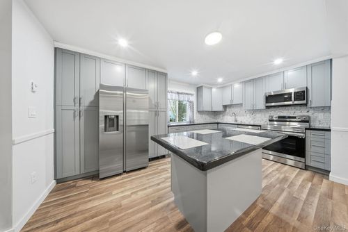 17 Elizabeth Way, Kiamesha Lake, NY, 12751-5000 | Card Image