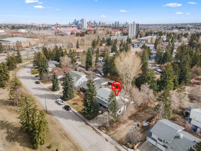 2419 Usher Road Nw, Home with 4 bedrooms, 2 bathrooms and 4 parking in Calgary AB | Image 6