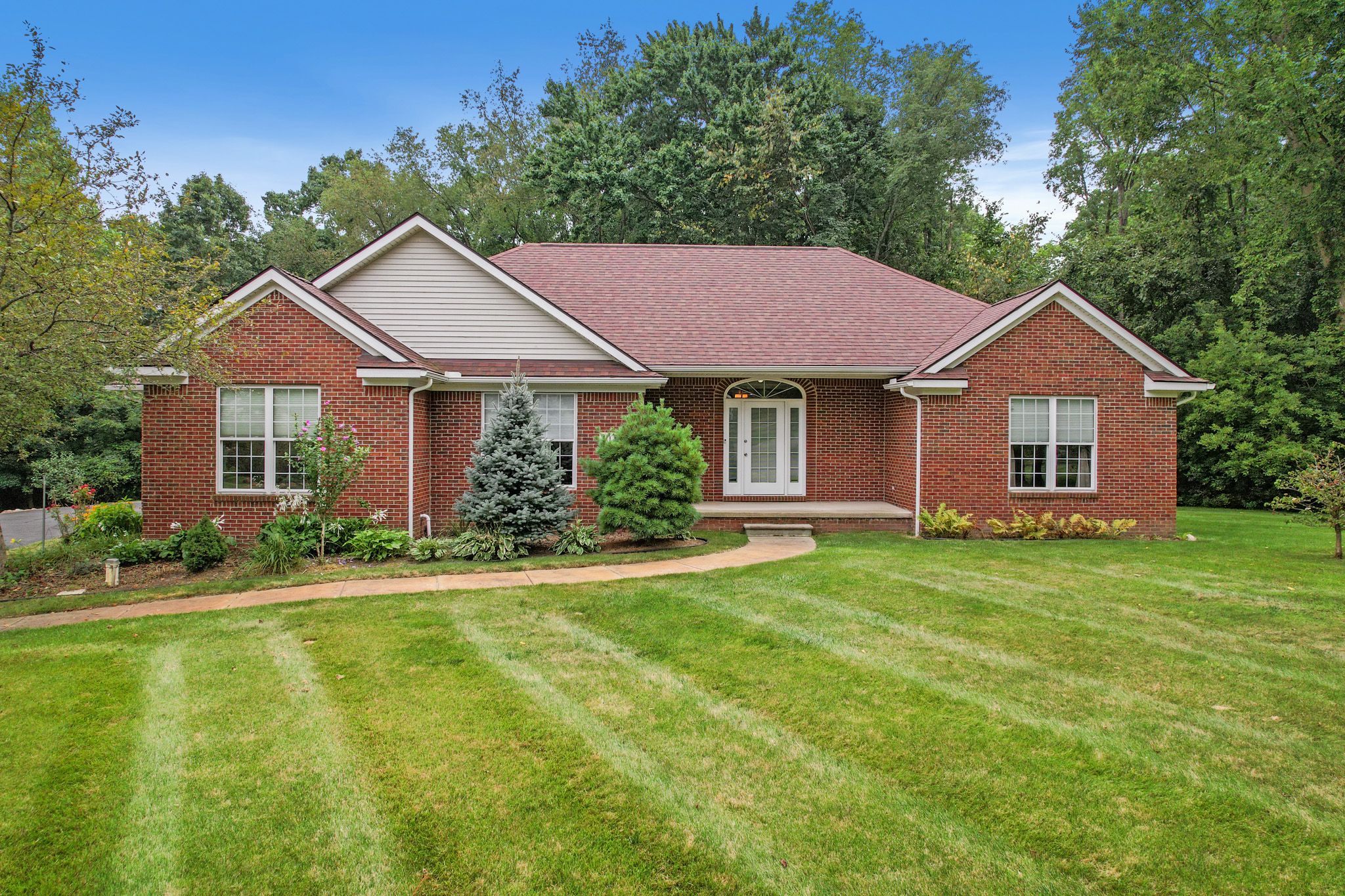 Blackberry Ln, Howell, MI 48855