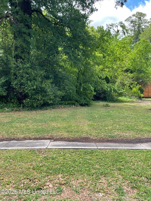433 E Walker Street, Greenville, MS, 38701 | Card Image