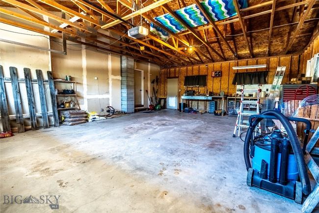 Oversized 2 Car Garage | Image 31