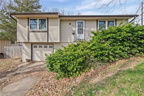 400 Nw 78th Ter, Kansas City, MO, 64118-1403 | Card Image