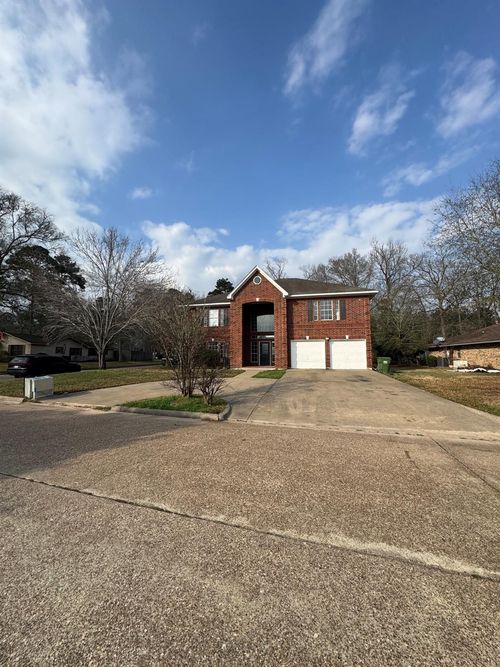 201 Pebble Springs Ln, Cleveland, TX, 77327-4339 | Card Image