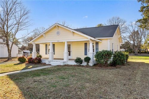 2722 Darrow Rd, Walkertown, NC, 27051-9782 | Card Image