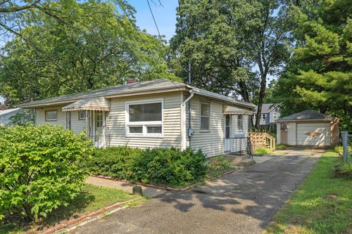 1421 Brookmark St Se, Grand Rapids, MI, 49508-6116 | Card Image