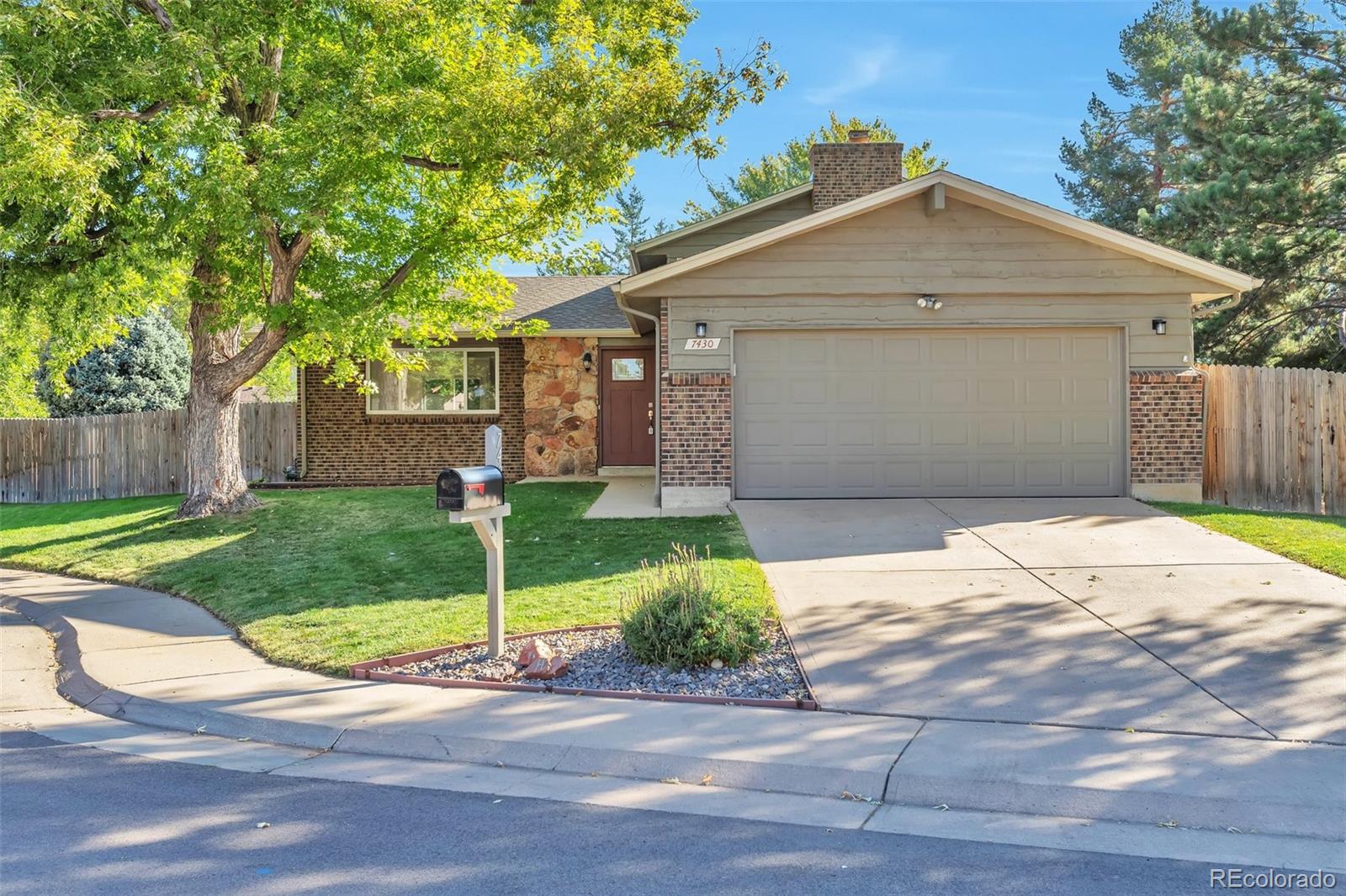 Dahlia Ct, Centennial, CO 80122