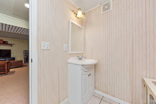 Full Bath in LL | Image 34