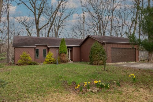 2524 Bluff St, Niles, MI, 49120-1118 | Card Image