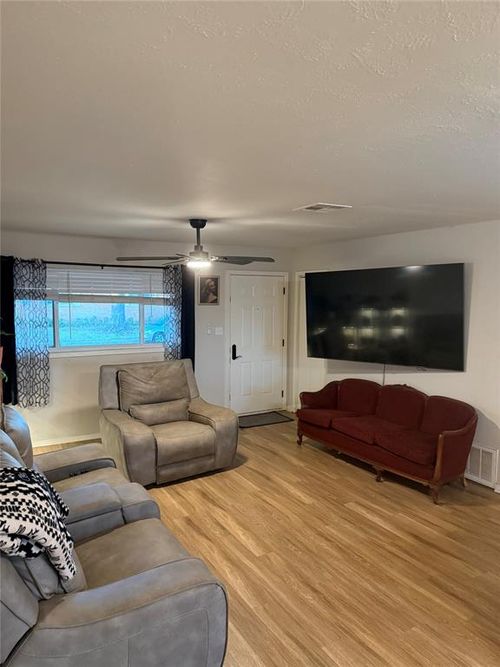 4404 Se 13th St, Del City, OK, 73115-3024 | Card Image