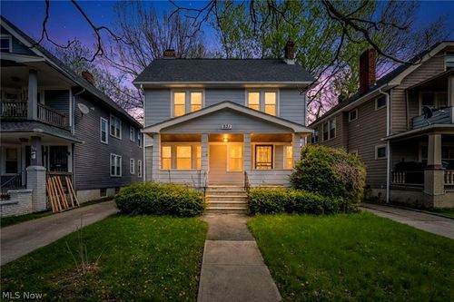 921 Helmsdale Rd, Cleveland Heights, OH, 44112-2303 | Card Image