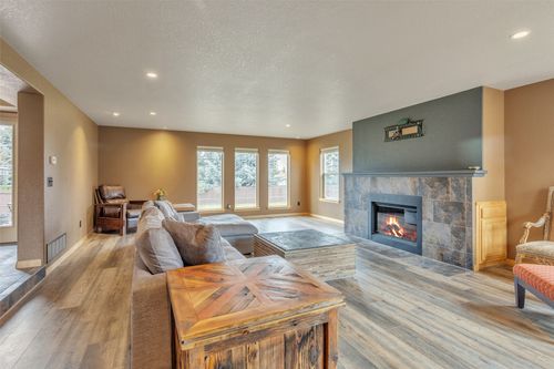 407 Joseph Dr, Corvallis, MT, 59828-9420 | Card Image