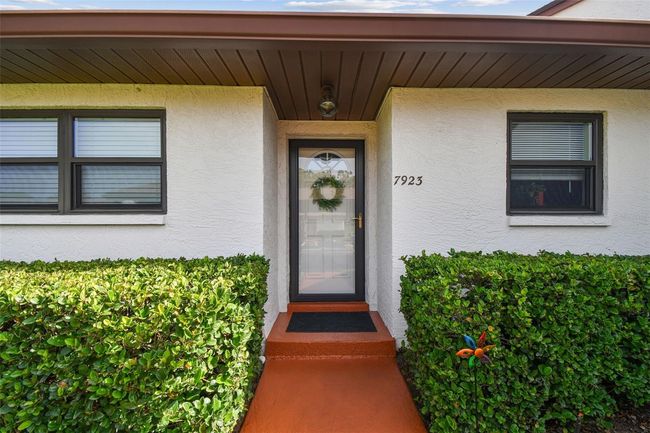 7923 Radcliffe Cir, House other with 2 bedrooms, 2 bathrooms and null parking in PORT RICHEY FL | Image 5