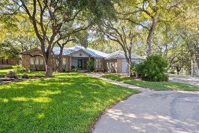 300 Delaware Springs Boulevard, House other with 3 bedrooms, 2 bathrooms and 4 parking in Burnet TX | Image 3