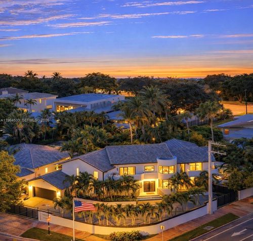 6180 Pine Tree Dr, Miami Beach, FL, 33140-2129 | Card Image