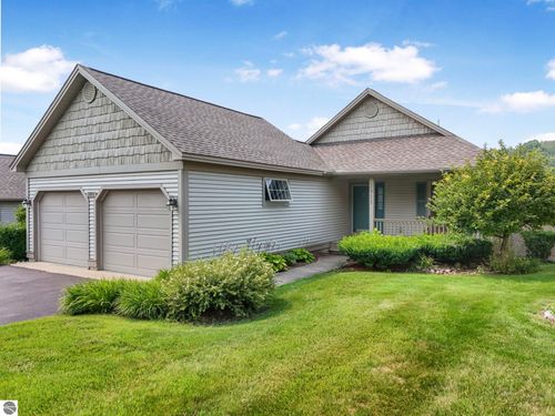 2911 E Crown Dr, Traverse City, MI, 49685-7871 | Card Image
