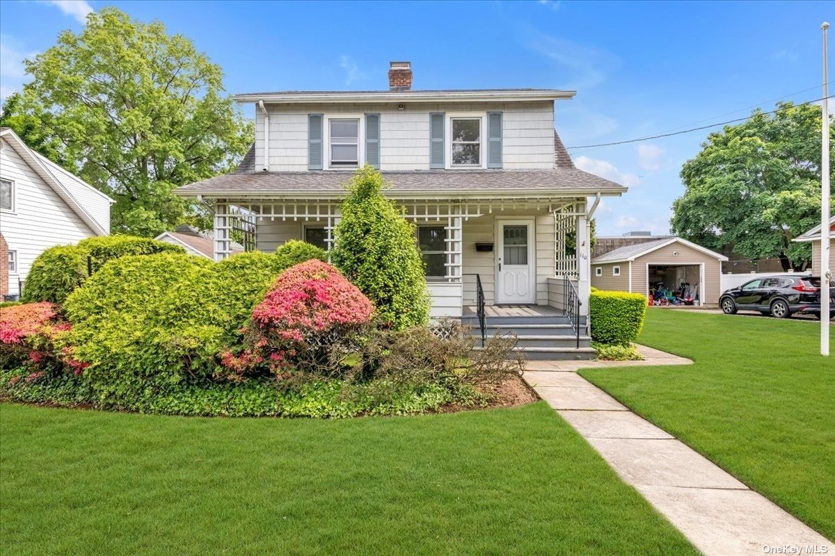 Elm St, Roslyn Heights, NY 11577